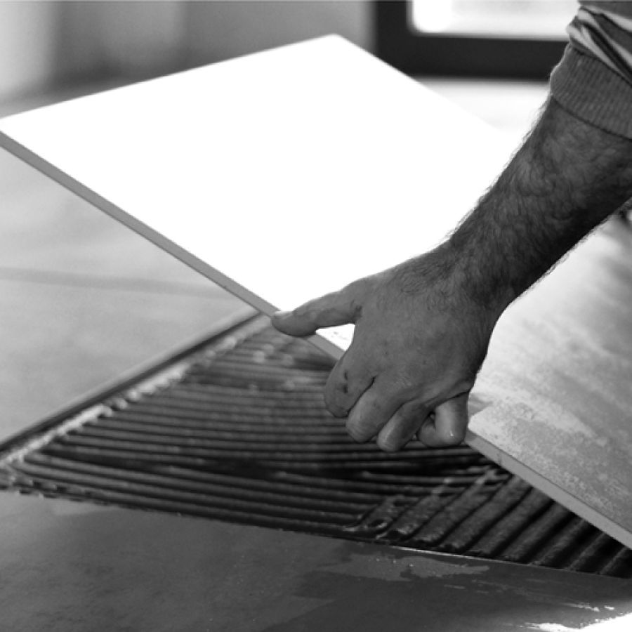 Fliesenlegen große Fliesen