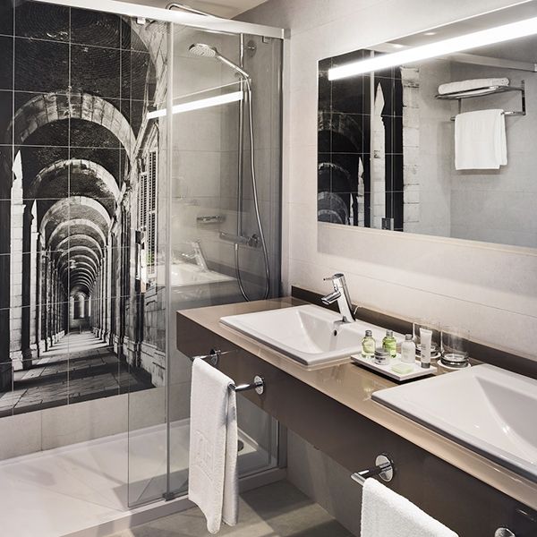 Badsanierung Fliesen & Waschbereich